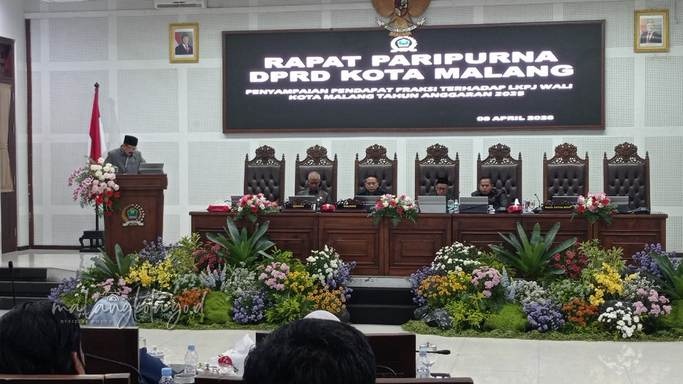 DPRD Kota Malang Serahkan 20 Rekomendasi LKPJ 2025, Soroti Transparansi dan PAD