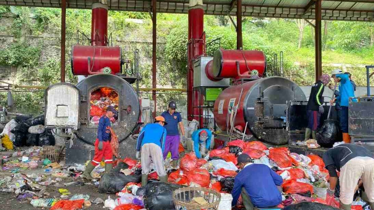 UB Teliti Dampak Emisi Insinerator TPA Tlekung Batu terhadap Kesehatan Pekerja