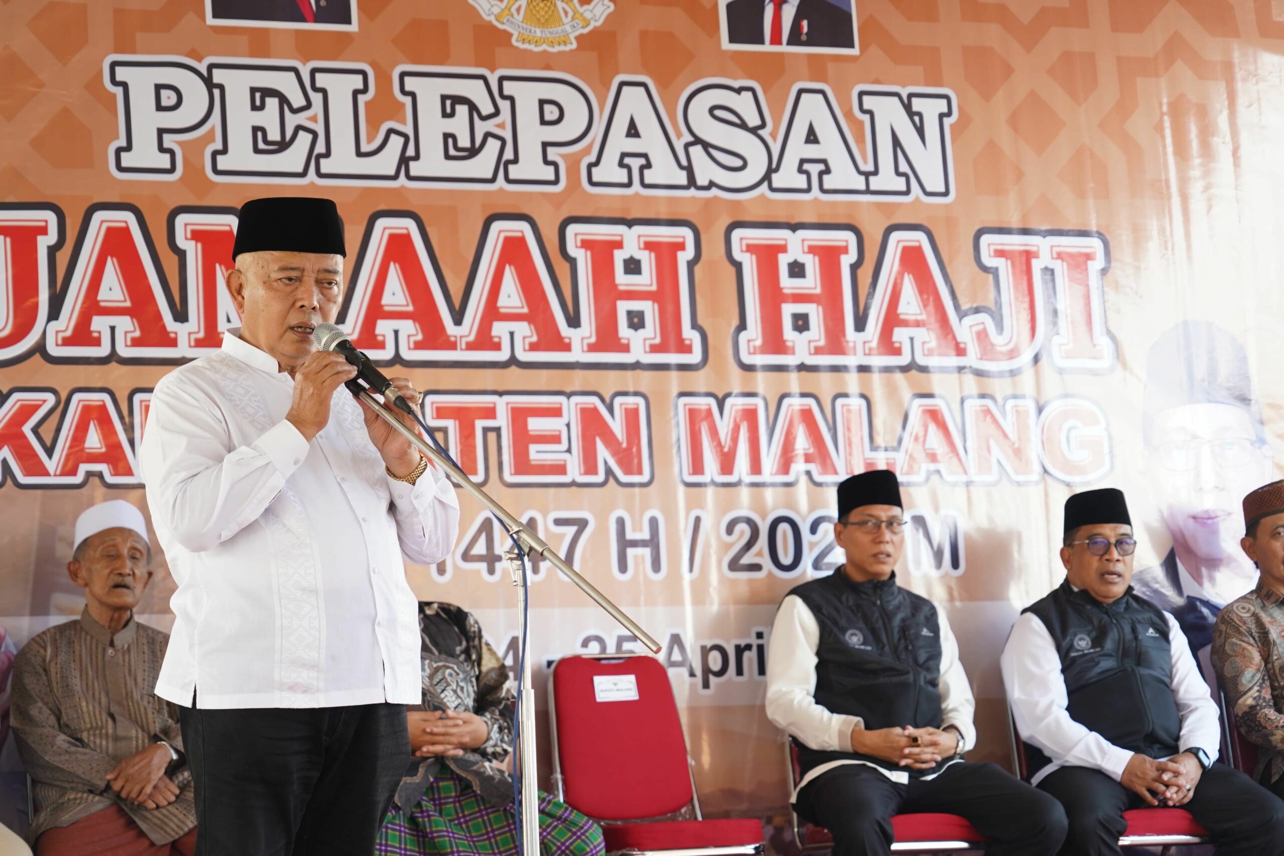 Bupati Malang Lepas Jamaah Haji Kloter 14, Tekankan Disiplin dan Jaga Nama Baik Daerah