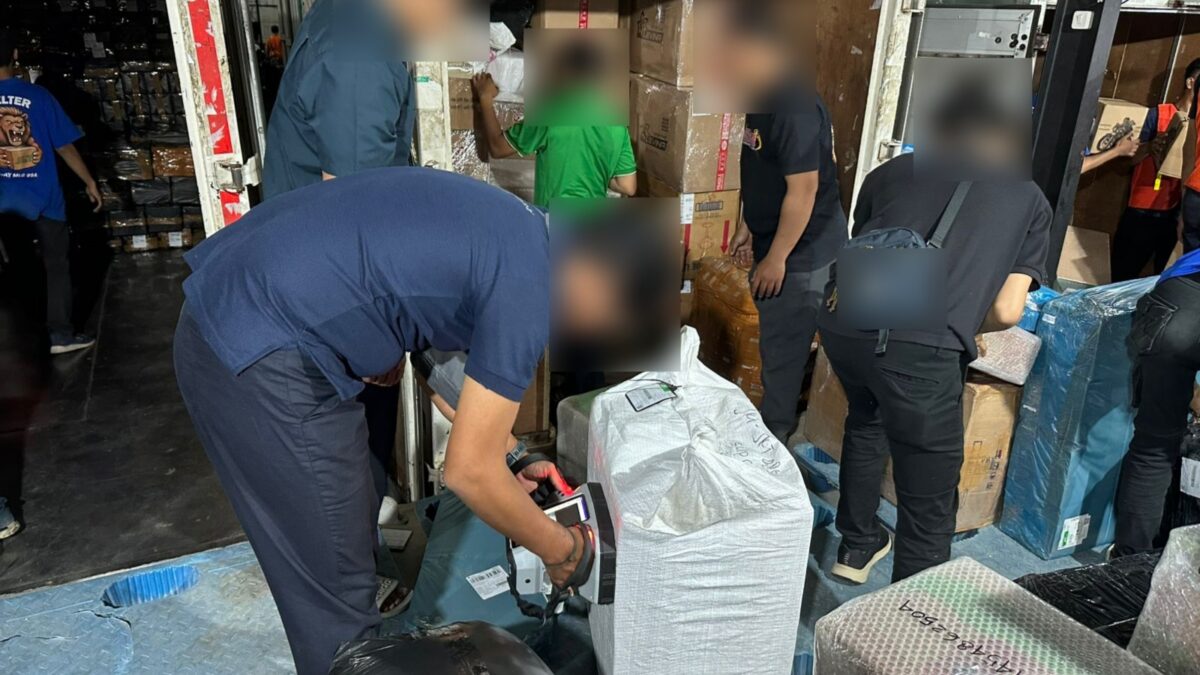 Bea Cukai Malang Menggagalkan Peredaran Rokok Ilegal di Dua Lokasi Jasa Ekspedisi