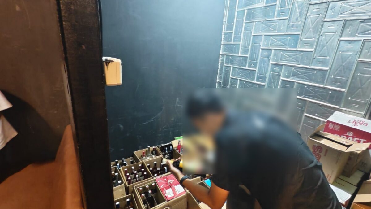 Bea Cukai Malang Tindak 806 Botol MMEA Ilegal di Tempat Karaoke Kota Batu