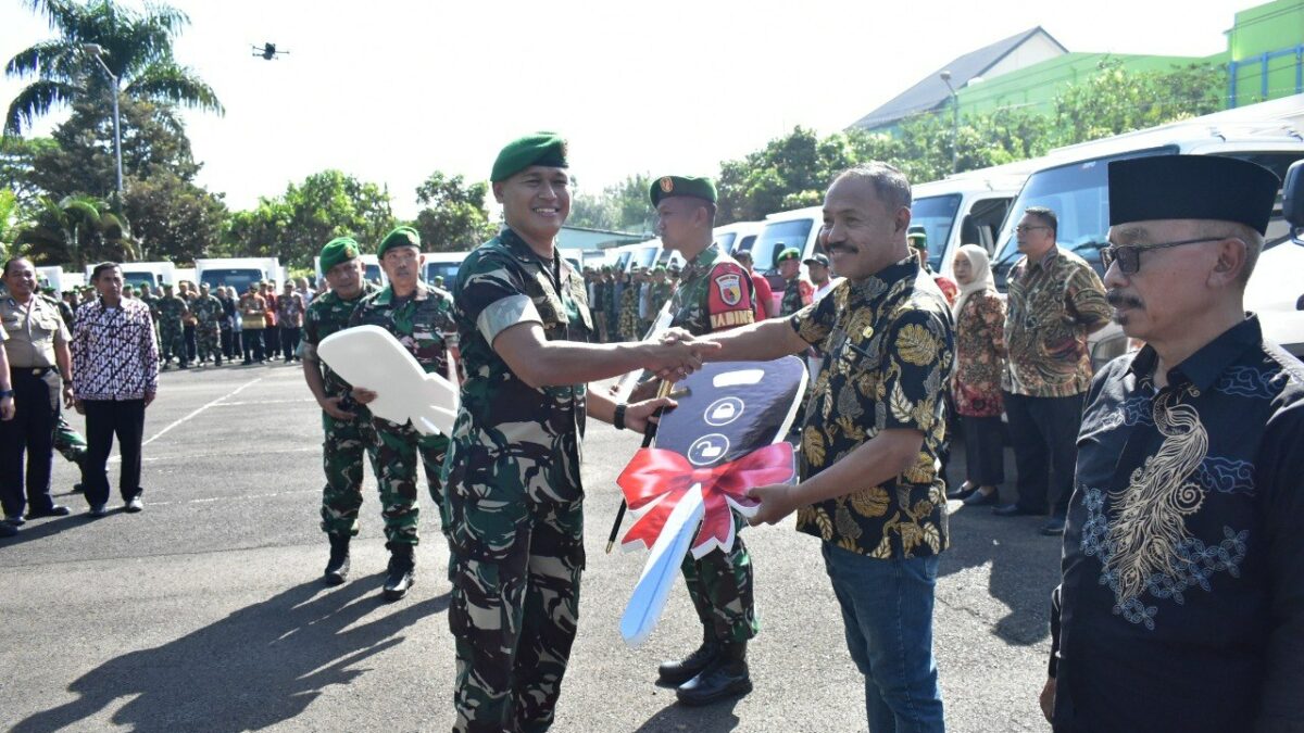 Kodim 0818/Kabupaten Malang Serahkan 60 Unit Truk Kepada Koperasi Desa Merah Putih