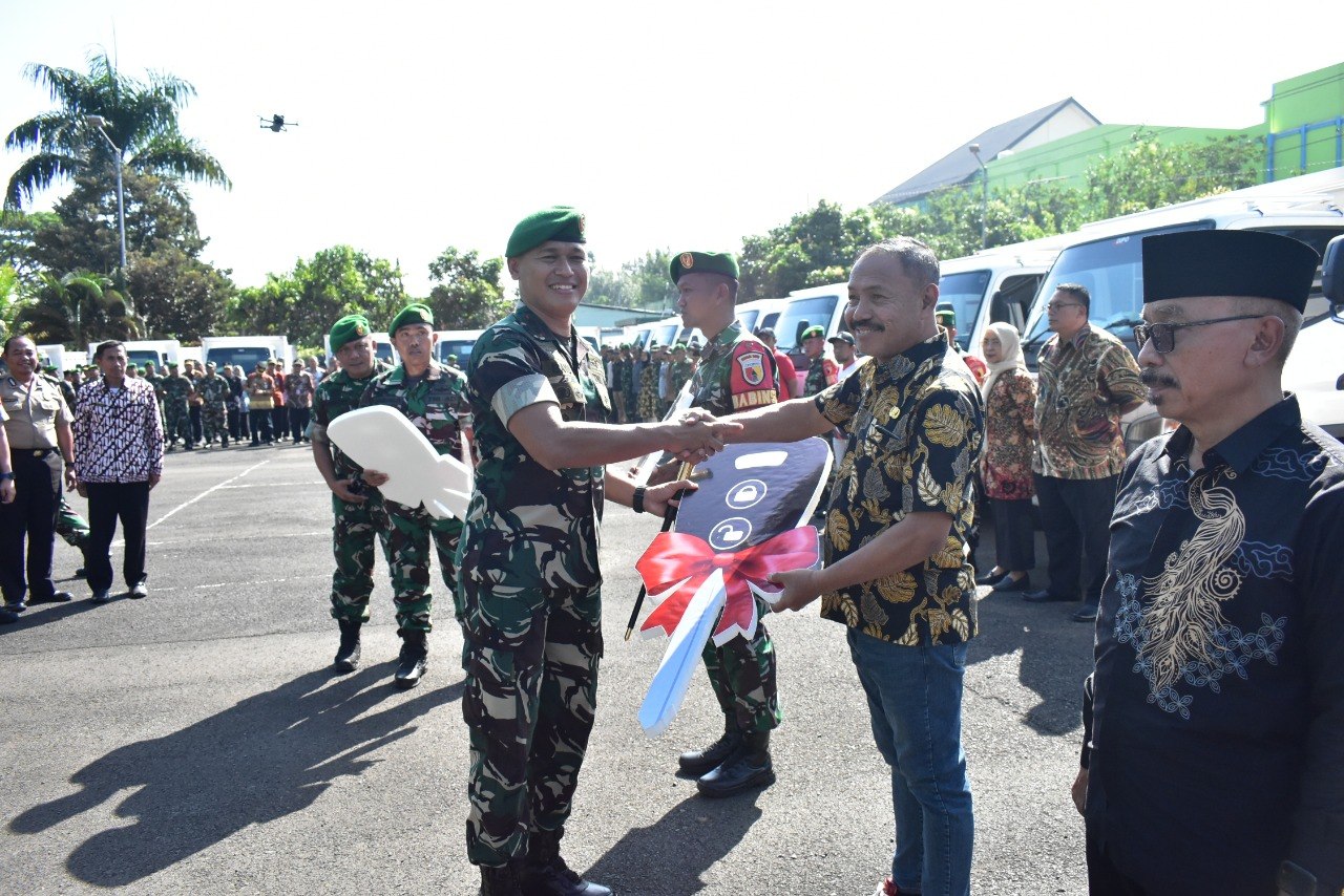 Kodim 0818/Kabupaten Malang Serahkan 60 Unit Truk Kepada Koperasi Desa Merah Putih