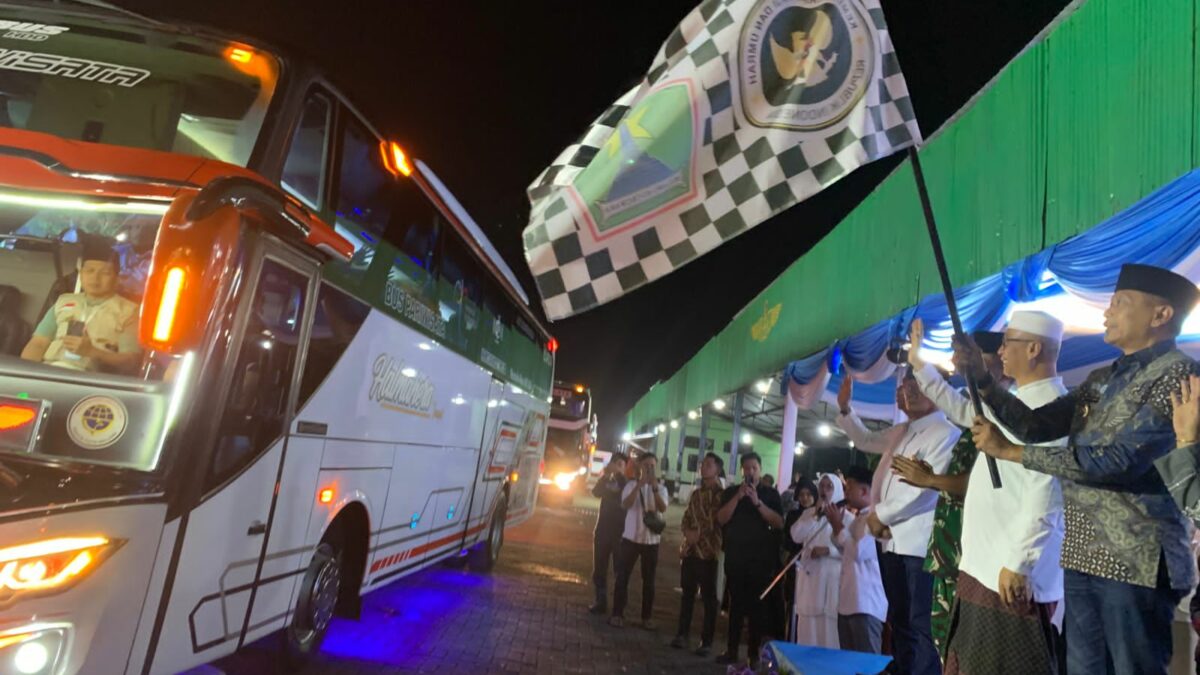 Sebanyak 1.201 Jamaah Haji Kota Malang Resmi Berangkat, Kloter Terbesar Dilepas dari Ki Angmor