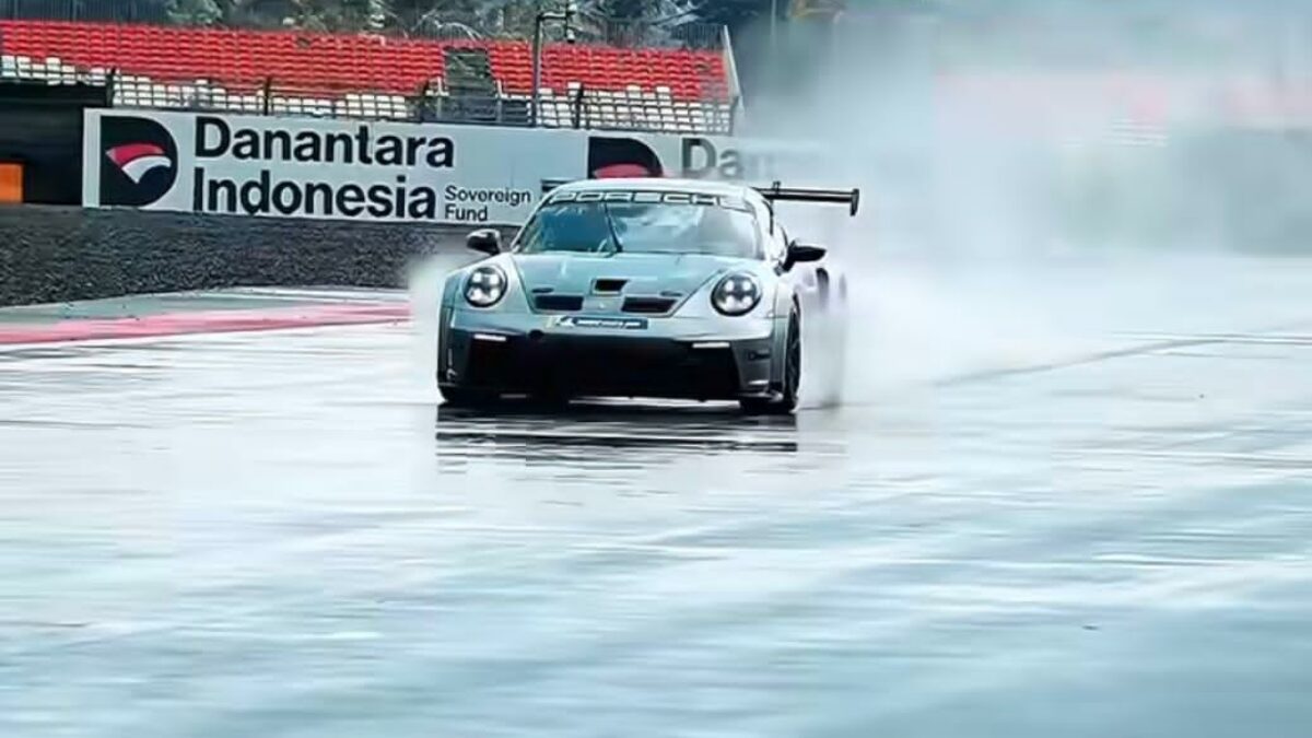 Sean Gelael Hadapi Penalti pada Balapan GTWCA di Mandalika, 