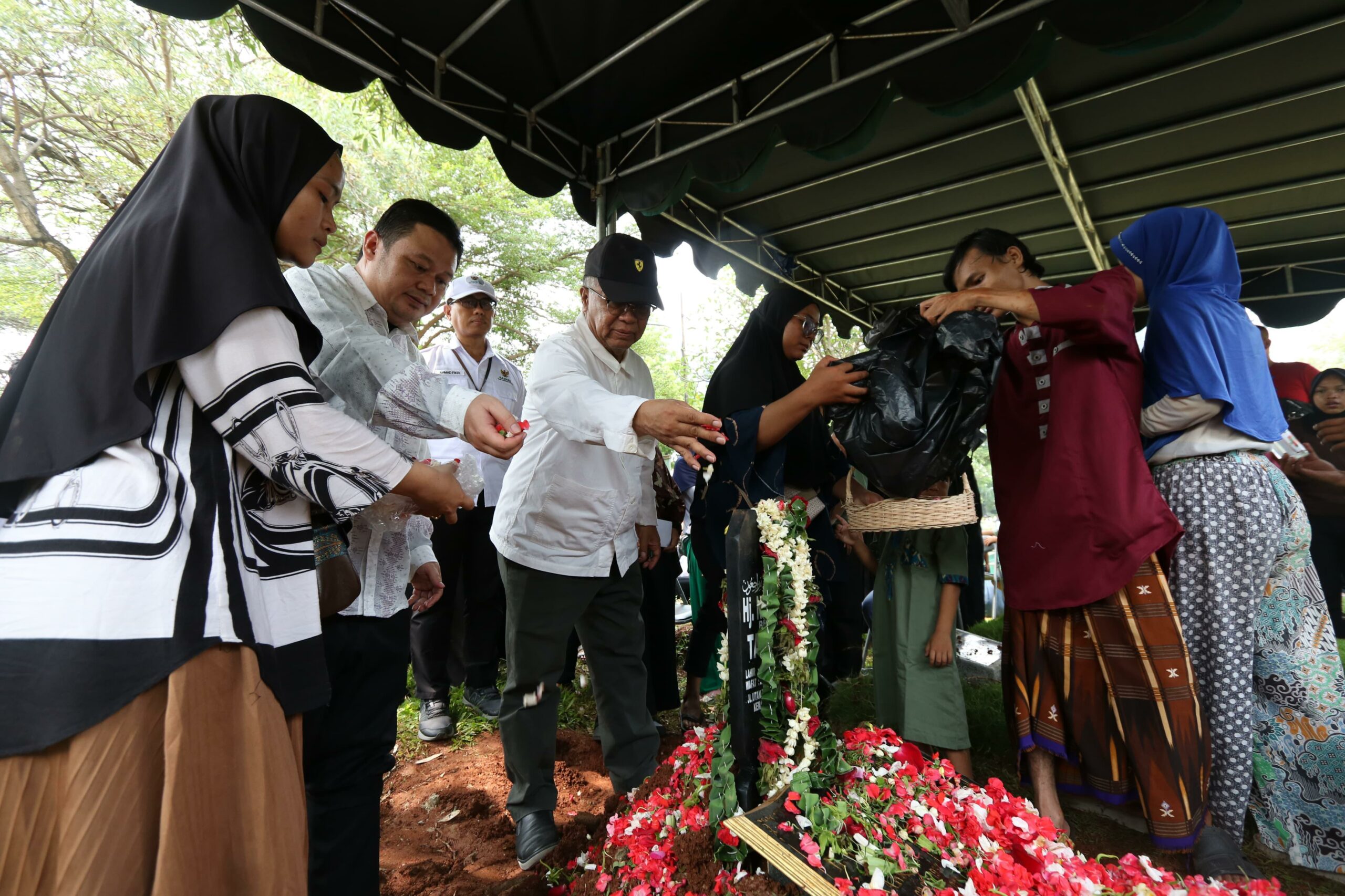 BAZNAS RI Beri Santunan Bagi 15 Keluarga Korban Meninggal Kecelakaan Kereta di Bekasi