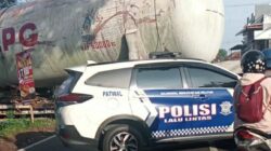 Truk LPG Terperosok di Kepuharjo, Polisi Berlakukan Buka Tutup Jalan