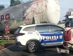 Truk LPG Terperosok di Kepuharjo, Polisi Berlakukan Buka Tutup Jalan