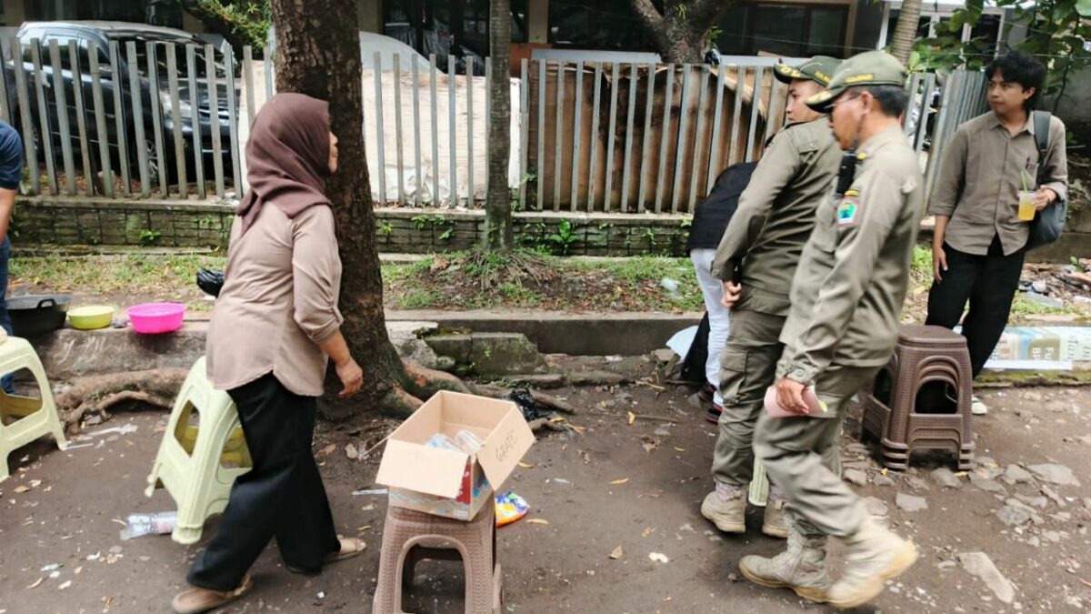 Satpol PP Malang Tertibkan PKL Usai Lebaran, Pelanggar Disiapkan ke Tipiring