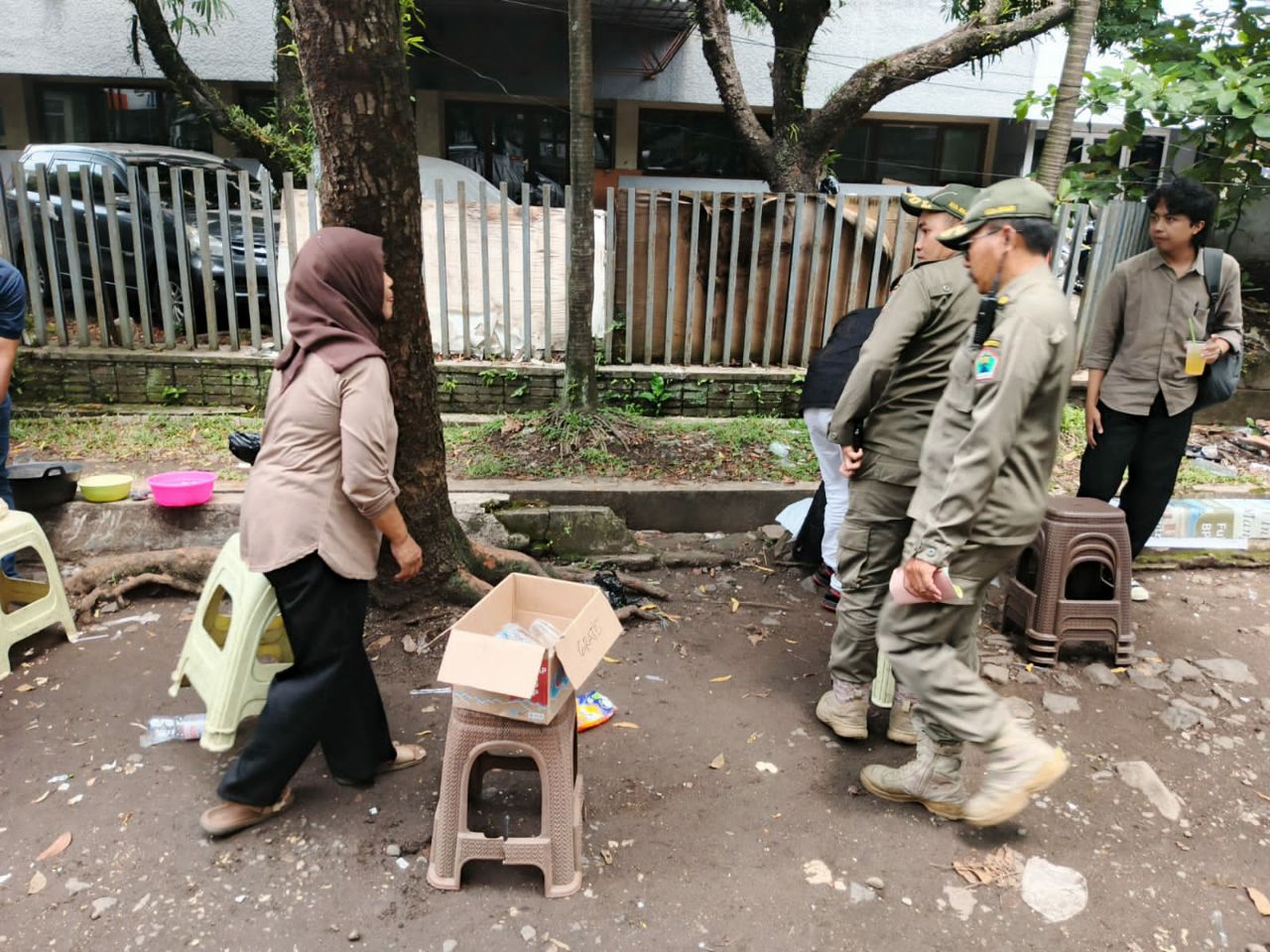 Satpol PP Malang Tertibkan PKL Usai Lebaran, Pelanggar Disiapkan ke Tipiring