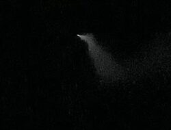 Langit Malang Mendadak Menyala, Warga Panik Lihat “Cahaya Aneh” Melintas