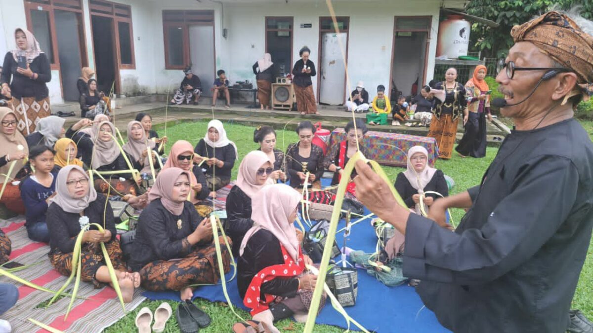 Perempuan, Relief, dan Jejak Perjuangan di Candi Kidal saat Hari Kartini