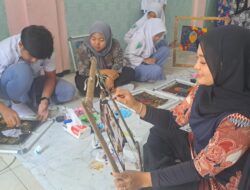 Siswa MANU Gondanglegi Dalami Ekonomi Lewat Praktik Membatik di Sukun
