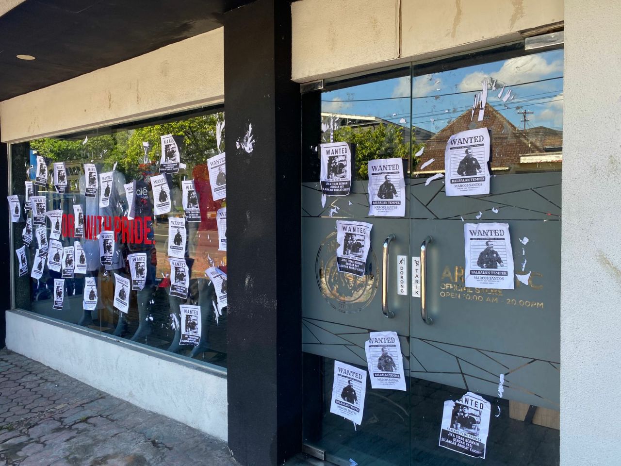 Kecewa Kalah Telak, Arema FC Official Store jadi Sasaran Protes