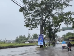 Awas Bahaya! Banjir Lowokdoro Malang Telan Badan Jalan