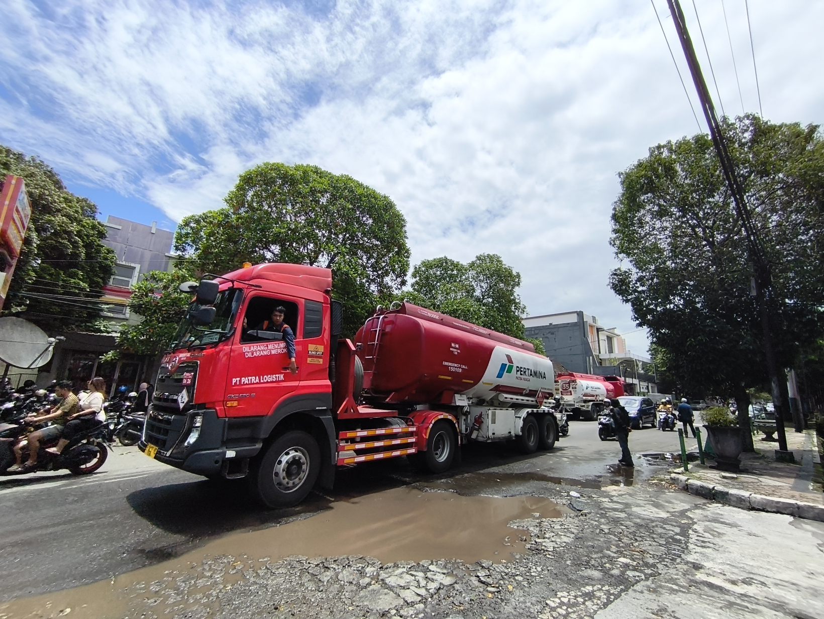 Stok BBM dan LPG Jatim Aman Selama Libur Panjang Paskah, Pertamina Tambah Pasokan 49% Stok BBM dan LPG Jatim Aman Selama Libur Panjang Paskah, Pertamina Tambah Pasokan 49%