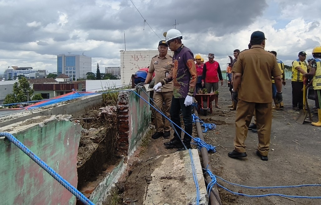 Pagar Retak Pasar Besar Malang Dibongkar, Wali Kota Antisipasi Risiko Ambruk
