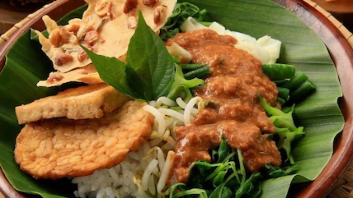 Nasi Pecel, Warisan Kuliner Jawa yang Jejaknya Terekam Sejak Abad ke-9