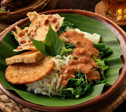 Nasi Pecel, Warisan Kuliner Jawa yang Jejaknya Terekam Sejak Abad ke-9 Nasi Pecel, Warisan Kuliner Jawa yang Jejaknya Terekam Sejak Abad ke-9