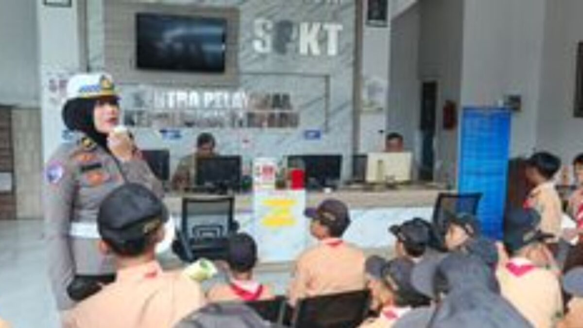 Outing Class Polresta Malang Kota Tanamkan Kesadaran Hukum Sejak Dini pada Siswa MI