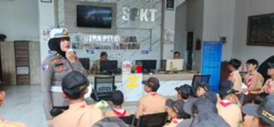 Outing Class Polresta Malang Kota Tanamkan Kesadaran Hukum Sejak Dini pada Siswa MI
