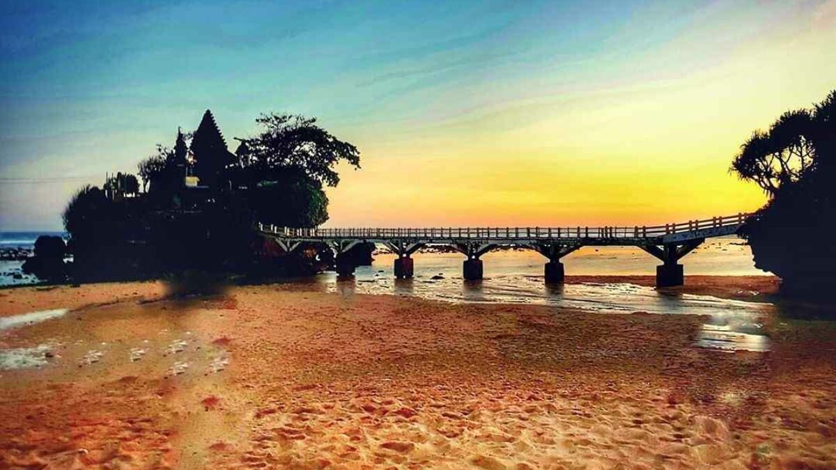 Pantai Balekambang Malang: Tanah Lot-nya Jawa Timur yang Wajib Masuk Itinerary