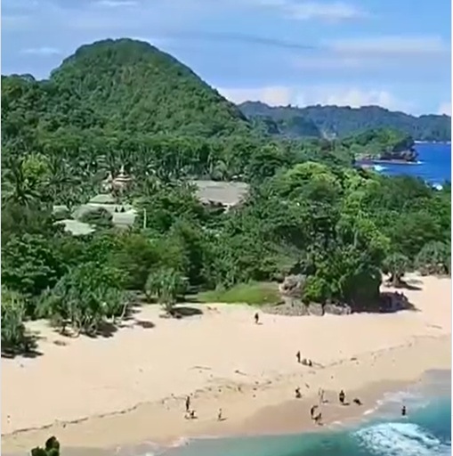 Pantai Goa Cina Malang: Formasi Karang Dramatis dan Legenda yang Bikin Penasaran Pantai Goa Cina Malang: Formasi Karang Dramatis dan Legenda yang Bikin Penasaran