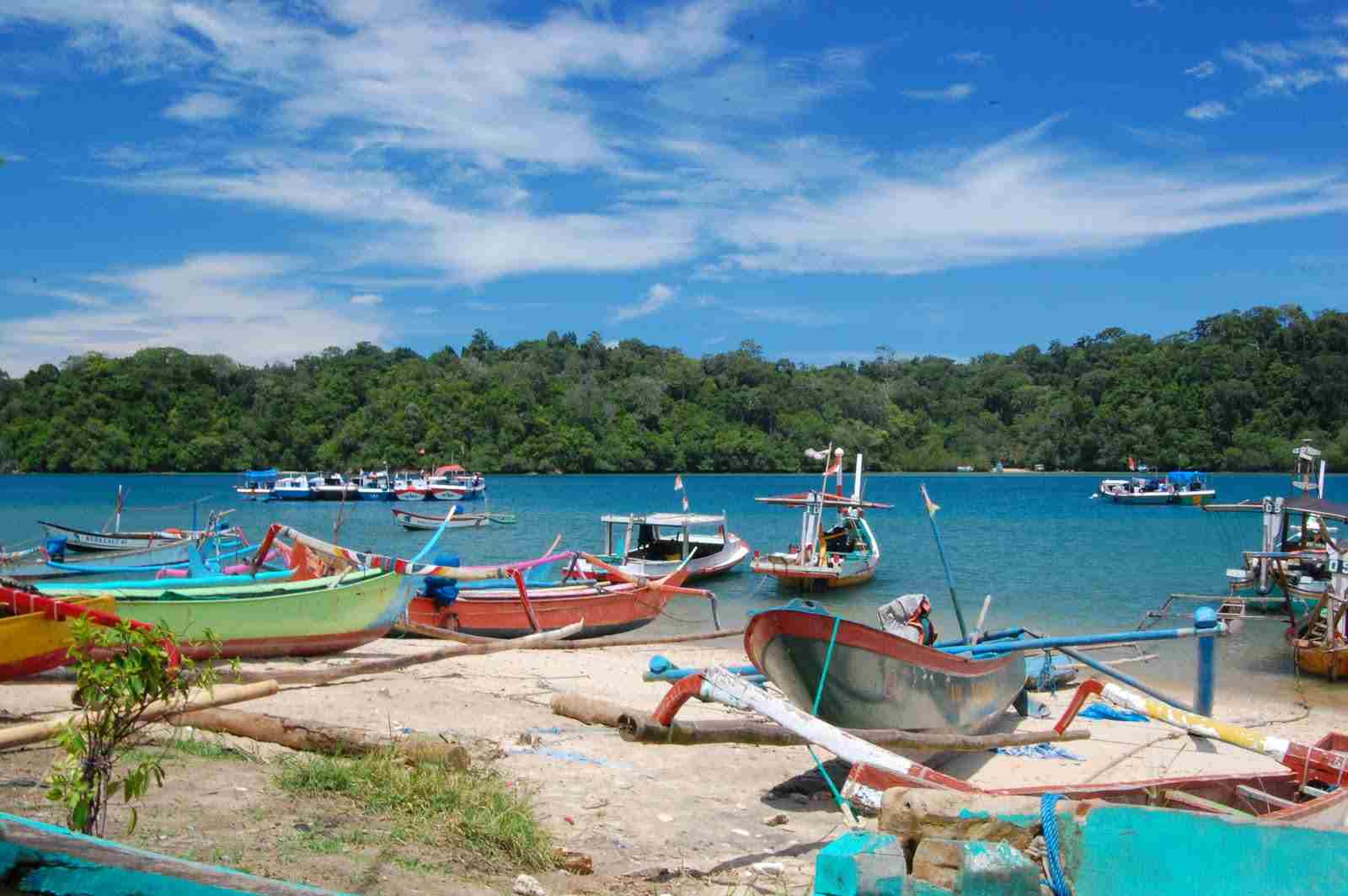 Pantai Sendang Biru Malang: Gerbang Menuju Pulau Sempu dan Surga Snorkeling di Malang Selatan