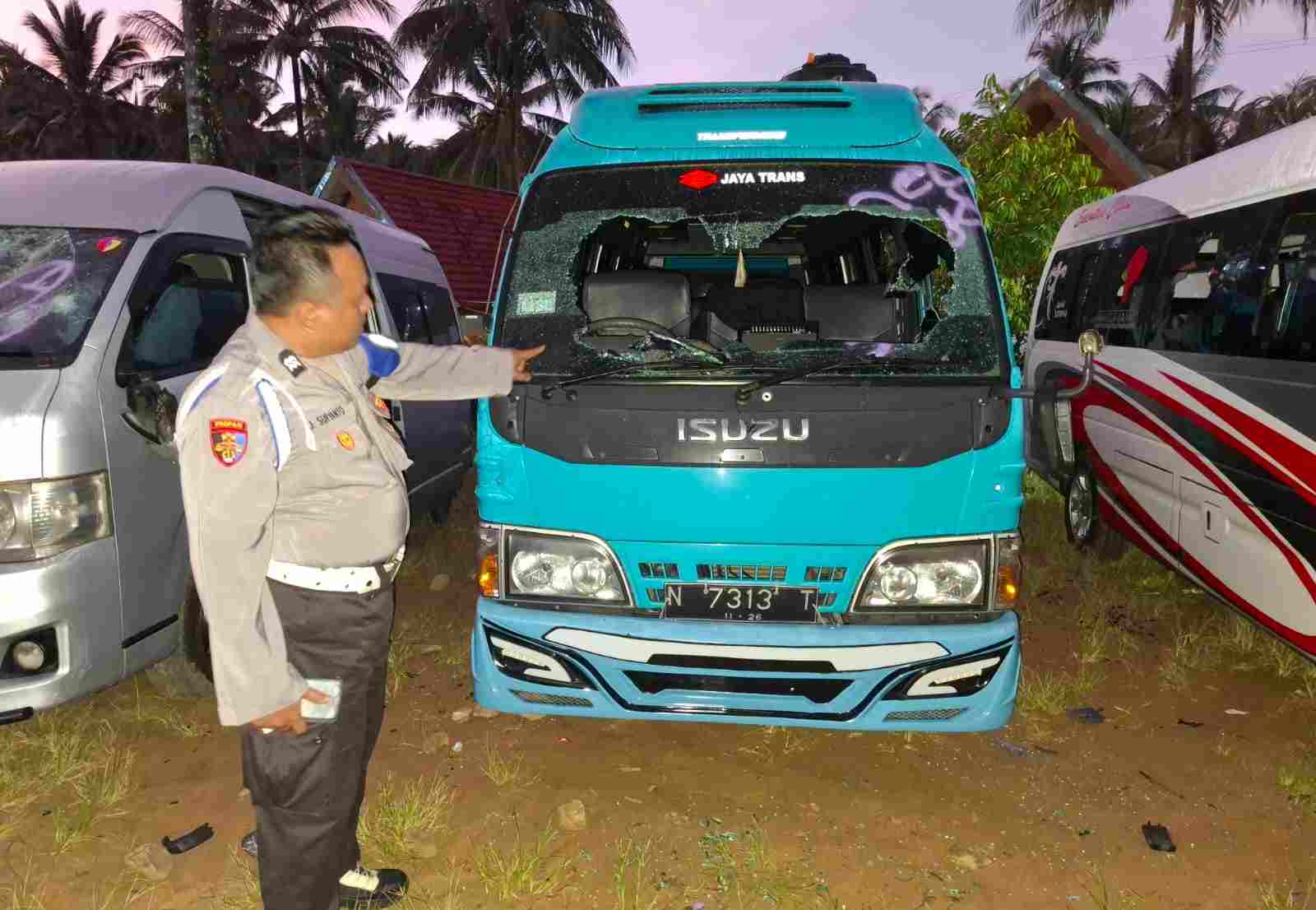 Kericuhan Pantai Wediawu Malang, Wisatawan Diserang Diduga Dipicu Ejekan Suporter