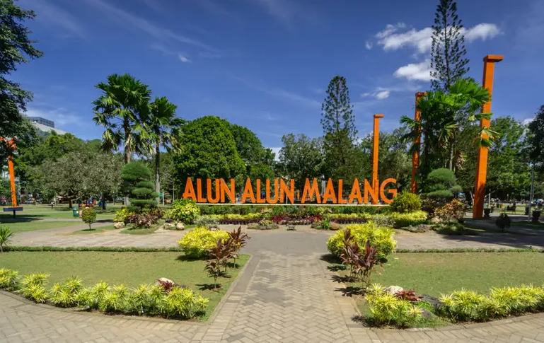 Alun-Alun Kota Malang: Wisata Gratis 24 Jam yang Beda Rasanya di Setiap Waktu