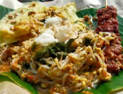 Sarapan Rp10 Ribu di Malang: Nasi Pecel yang Bikin Kangen Bahkan Setelah Lulus