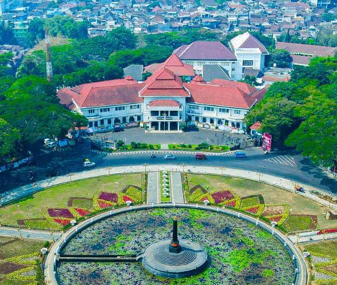 Tips Pertama Kali Merantau dan Kuliah di Malang: Dari Cari Kost hingga Adaptasi Kota Tips Pertama Kali Merantau dan Kuliah di Malang: Dari Cari Kost hingga Adaptasi Kota