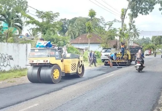 Pemkab Malang Percepat Pelebaran Jalan Menuju Pantai Ngliyep untuk Dukung Pariwisata Pemkab Malang Percepat Pelebaran Jalan Menuju Pantai Ngliyep untuk Dukung Pariwisata