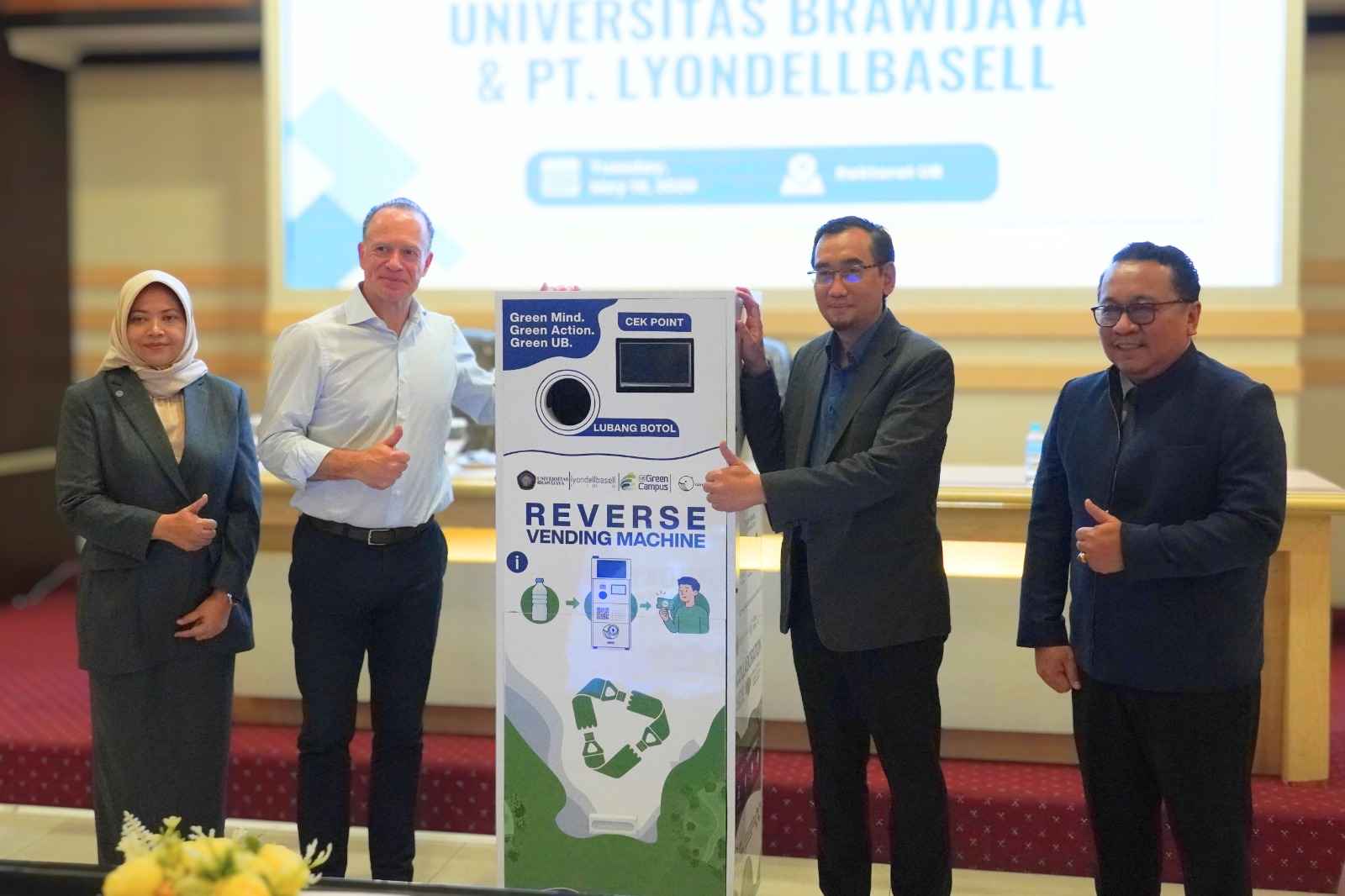 UB Gandeng PT LyondellBasell Hadirkan Reverse Vending Machine untuk Dukung Ekonomi Sirkular UB Gandeng PT LyondellBasell Hadirkan Reverse Vending Machine untuk Dukung Ekonomi Sirkular
