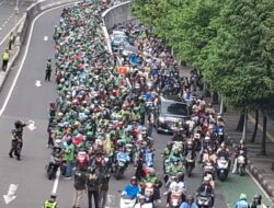 Jumhur Hidayat Ikuti Ribuan Buruh Konvoi Motor ke Puncak Hari Buruh di Monas