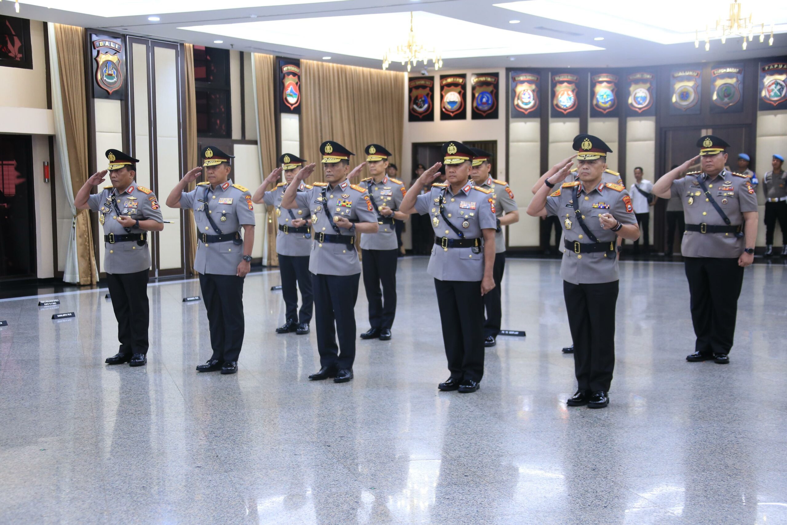 Kapolri Memimpin Pelantikan dan Sertijab Sejumlah PJU Mabes Polri dan Kapolda