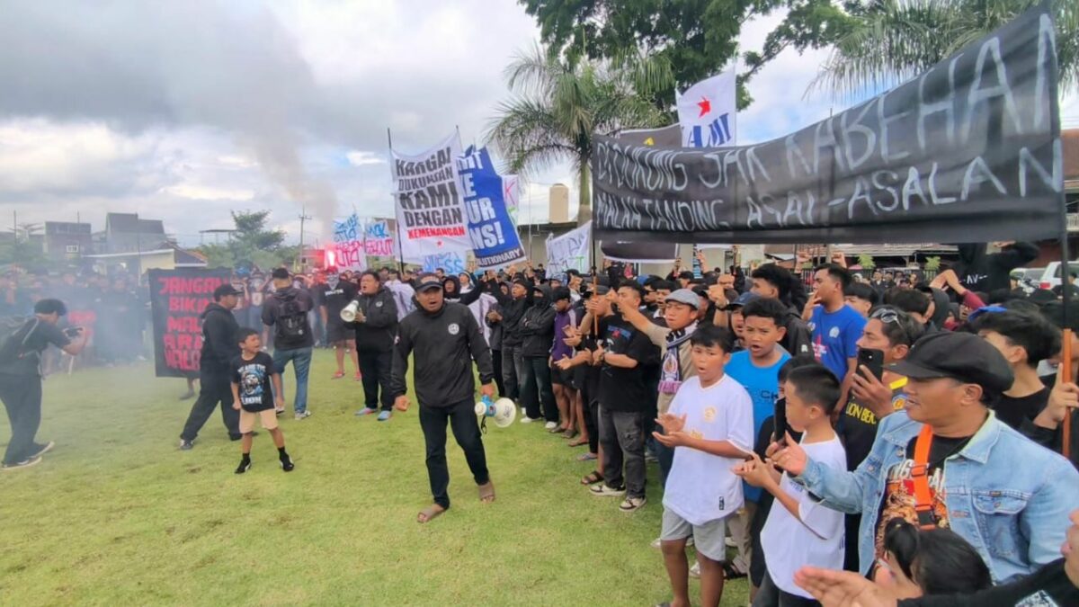 Usai Latihan Arema FC Diluruk Supporter, Desak Bangkit Usai Dibantai Persebaya