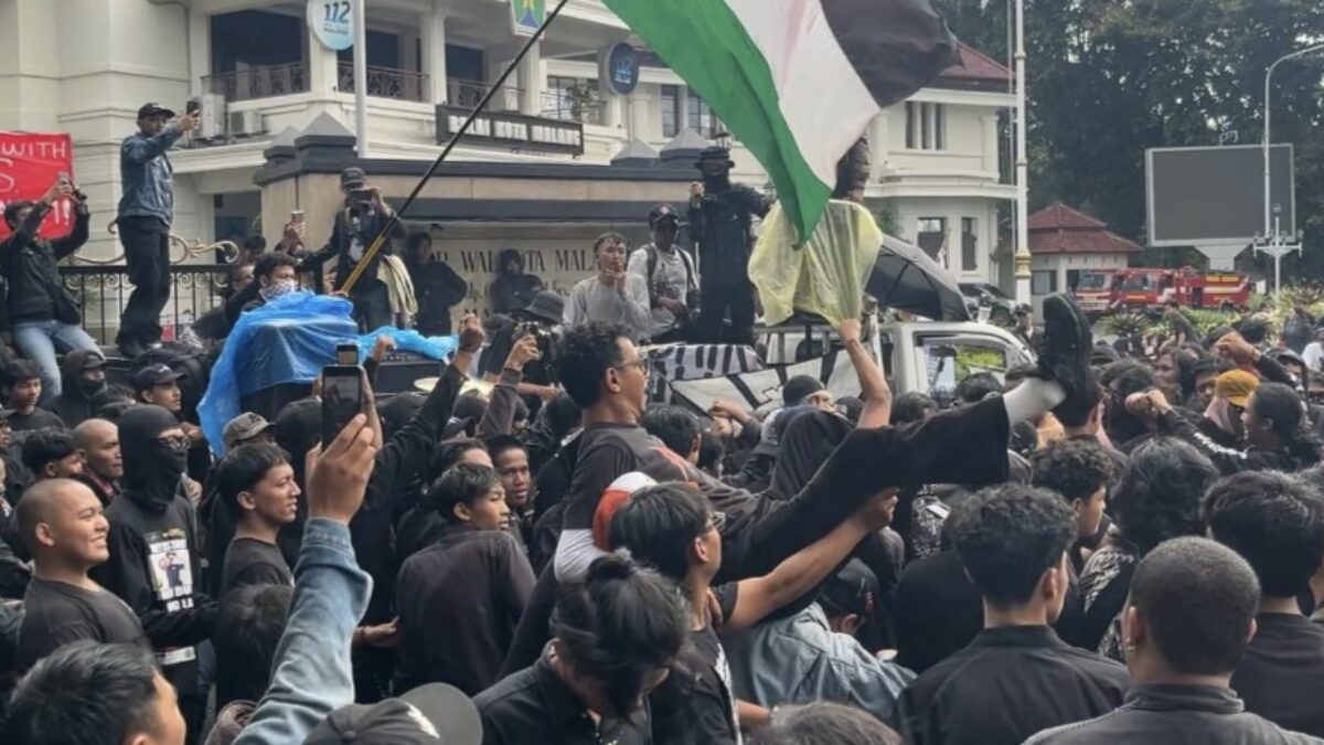 Hardcore dan Punk Ikut Suarakan Perjuangan Buruh di May Day Kota Malang