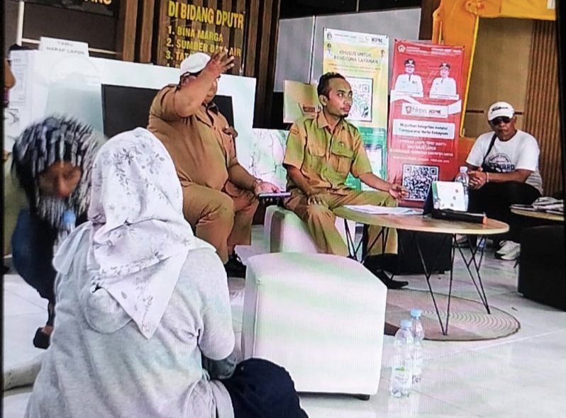 Pedagang Semambung Datangi Kantor PU SDA Gresik, Soroti Dasar Penertiban Kios