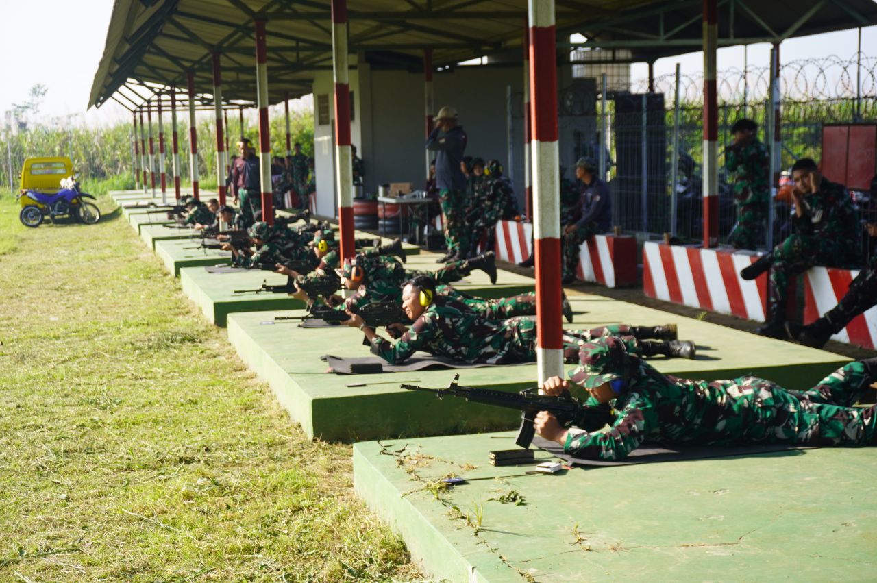 Prajurit Diasah Tempur, Lanud Abdulrachman Saleh Gelar Latihan Menembak Semester II