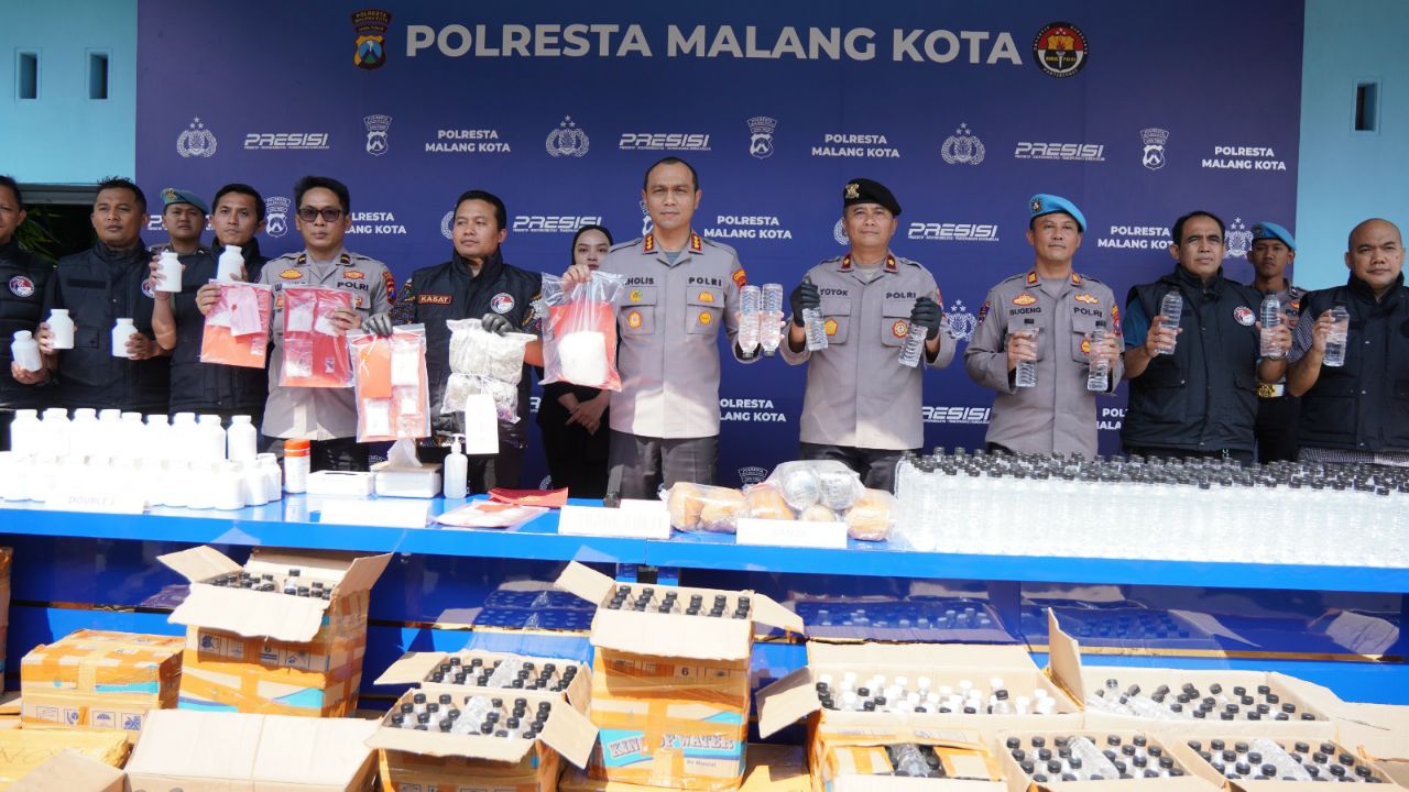 Ribuan Botol Arak Bali Masuk Malang Raya, Polisi Bongkar Pola Distribusi Toko Kelontong