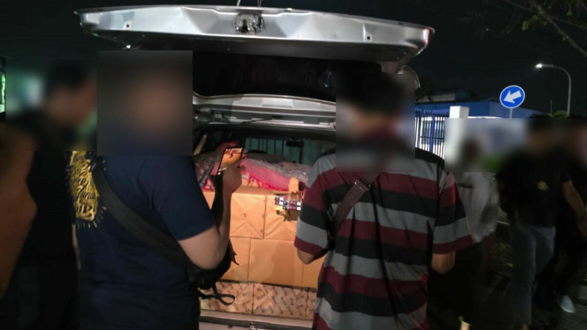 Kejar Minibus Silver di Karanglo, Bea Cukai Malang Gagalkan Peredaran 183.800 Batang Rokok Ilegal