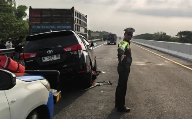 Kecelakaan Maut Tol Paspro, Sopir Diduga Mengantuk Saat Bawa Rombongan Anggota Komisi X DPR RI Kecelakaan Maut Tol Paspro, Sopir Diduga Mengantuk Saat Bawa Rombongan Anggota Komisi X DPR RI