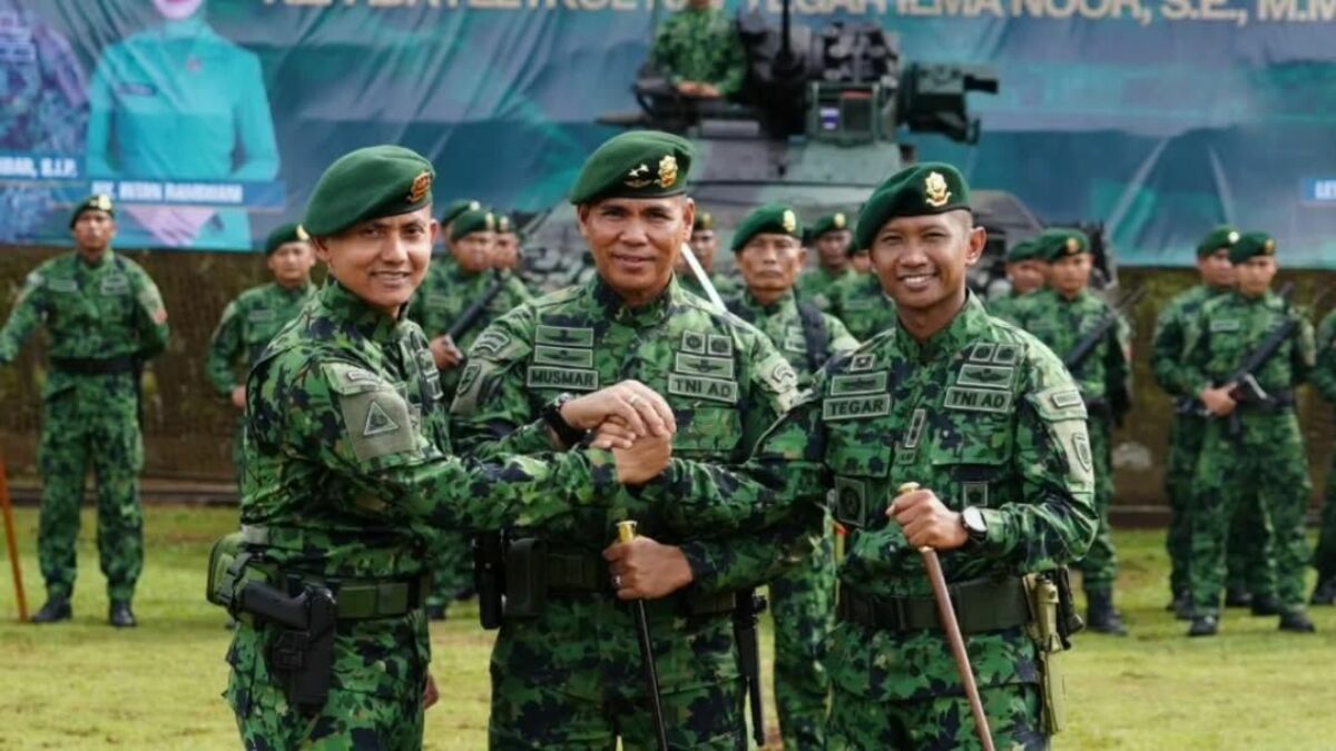 Pangdivif 1 Kostrad Pimpin Sertijab Danyonkav 1 dan Terima Brevet Kehormatan Kavaleri