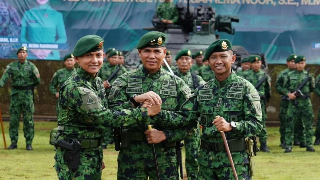 Pangdivif 1 Kostrad Pimpin Sertijab Danyonkav 1 dan Terima Brevet Kehormatan Kavaleri Pangdivif 1 Kostrad Pimpin Sertijab Danyonkav 1 dan Terima Brevet Kehormatan Kavaleri