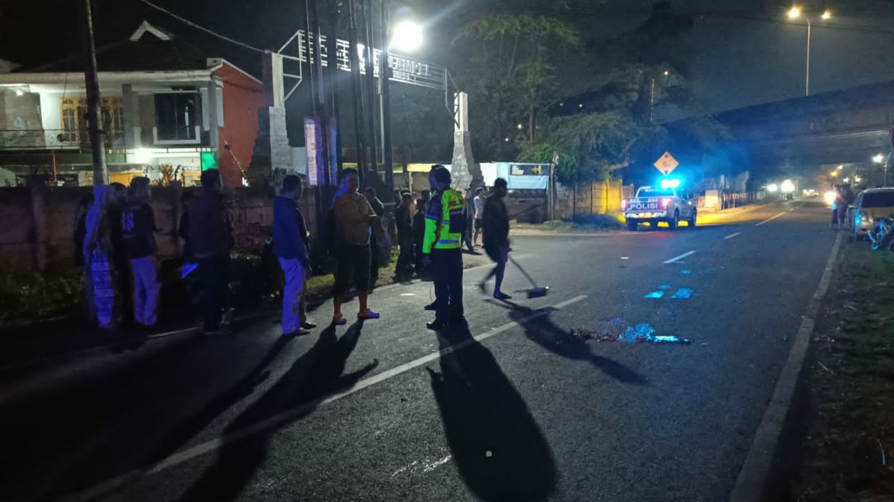 Pelajar SMK Tewas dalam Kecelakaan Adu Depan di Pakis Malang Pelajar SMK Tewas dalam Kecelakaan Adu Depan di Pakis Malang