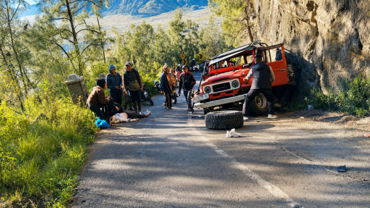 Jalur Maut Bromo Kembali Telan Korban, Sopir Jip dan Wisatawan Semarang Tewas di Letter S Jalur Maut Bromo Kembali Telan Korban, Sopir Jip dan Wisatawan Semarang Tewas di Letter S