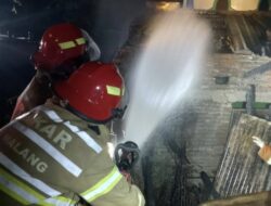 Gudang Barang Bekas di Polehan Terbakar Diduga Akibat Korsleting Listrik