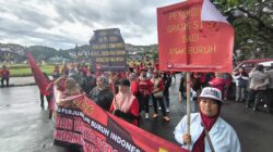 Buruh Kota Malang Turun Jalan Saat May Day, Tuntut Kepastian Kerja dan Tolak UU Cipta Kerja