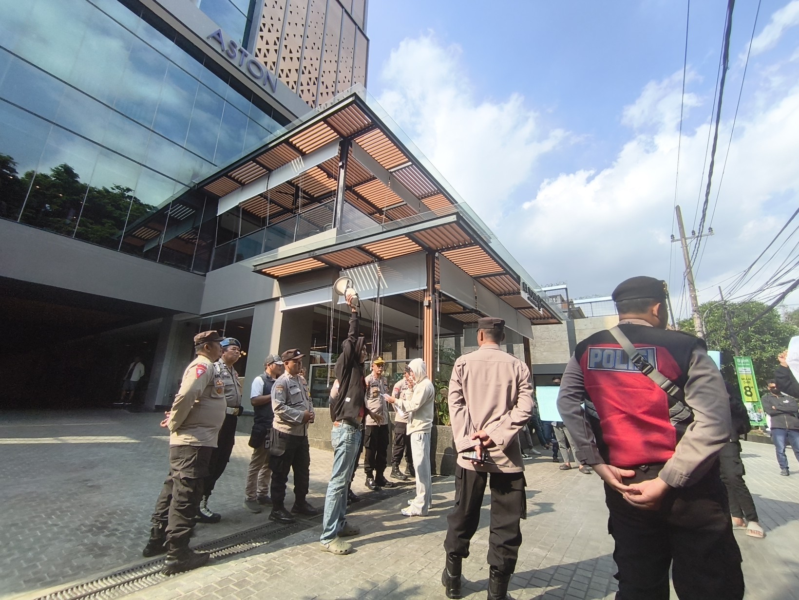 Aksi Mahasiswa Soroti Dampak Pembangunan Hotel Aston Malang dan Kelengkapan Izin